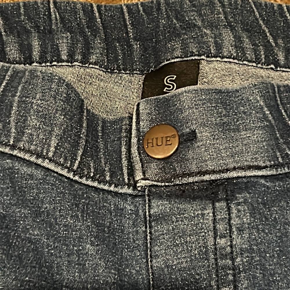 Hue Women’s Blue Denim and Red Floral Embroidered Jeggings Size Small/Waist 26 - Picture 5 of 9